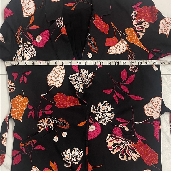 Yest Black Floral Jacket/Blazer Lightly Padded Shoulders Self Tie Belt Size 4 - Picture 13 of 16